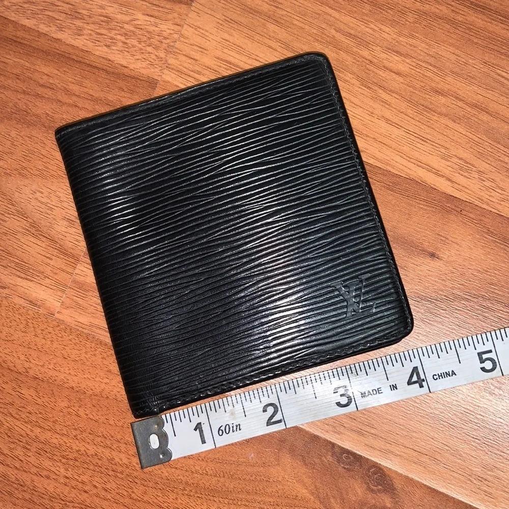 Authentic Louis Vuitton Epi Leather Bifold Wallet